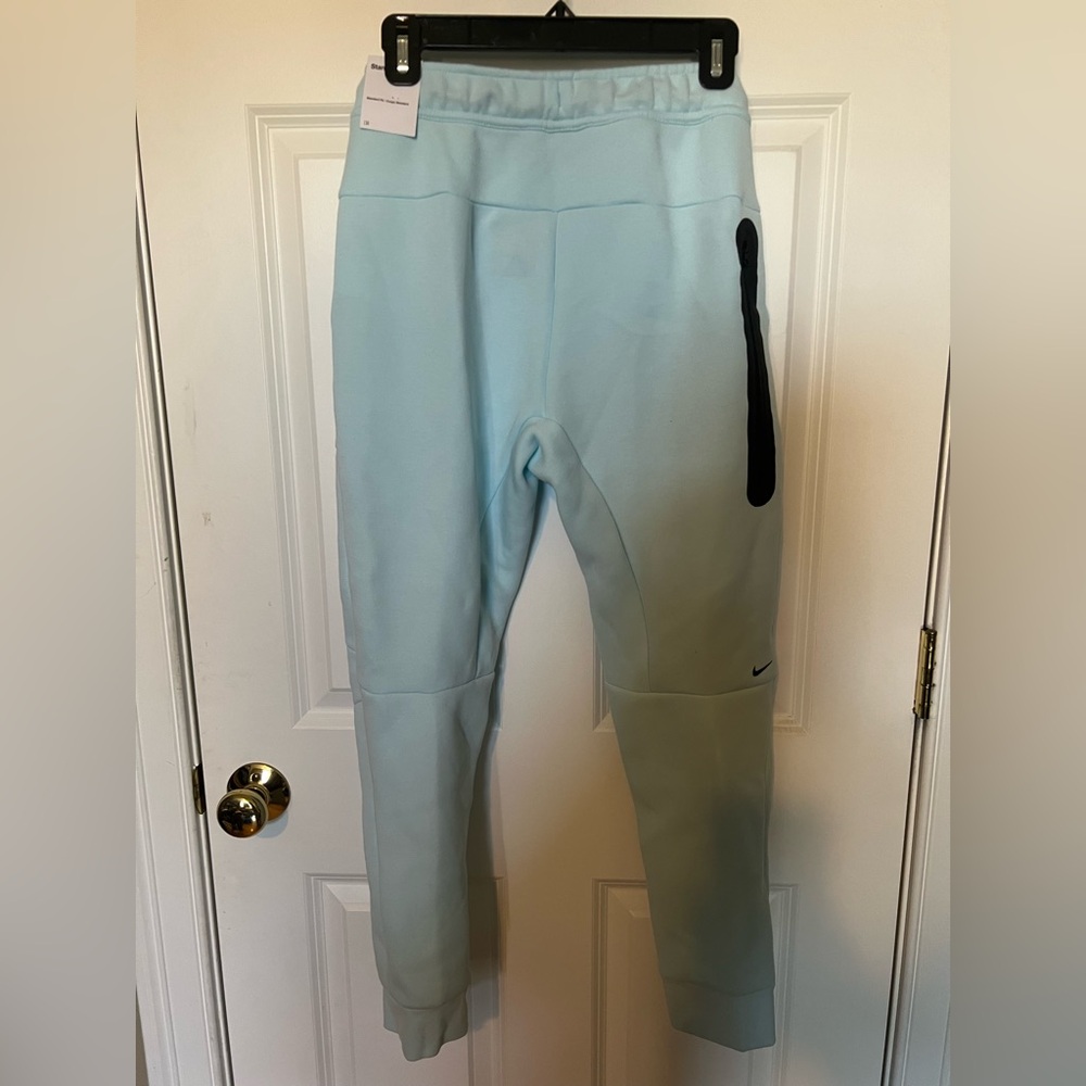 NWT Nike Tech Fleece Joggers Large - Picture 4 of 10